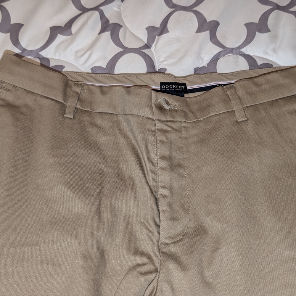 Dockers Men's Khaki Chinos